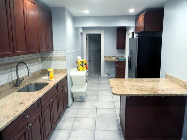 Foto del edificio - 2024 Himrod St