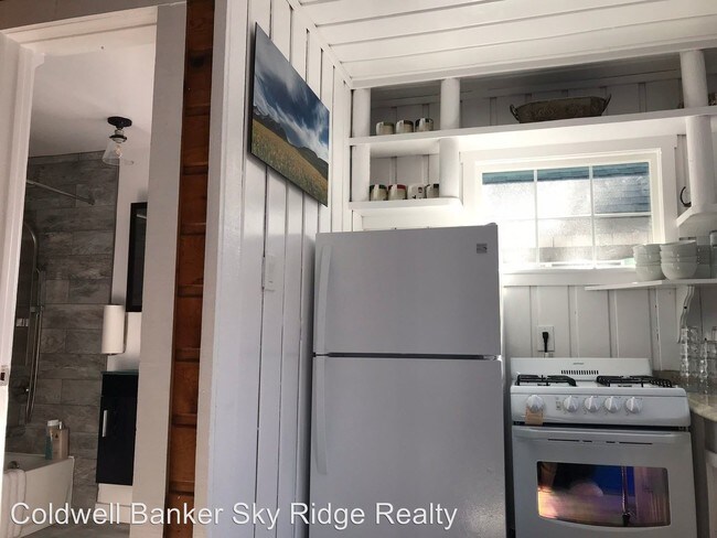 Building Photo - Studio, 1 bath Apartment - 528 Cottage Ln