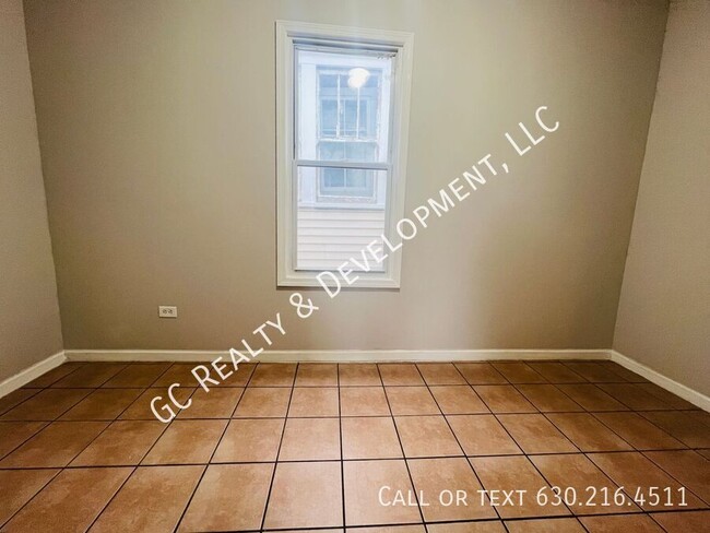 Foto del edificio - *** 2 BDRM  -1 BTH / CENTRAL AIR / SHOPPIN...