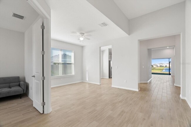 Foto del edificio - 6312 Laurelcrest Gln