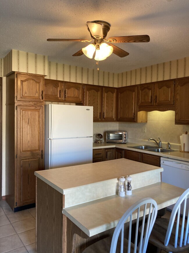 Building Photo - 552 Woodbine Pl