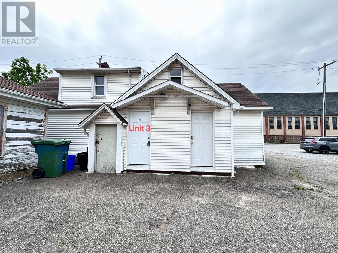 Primary Photo - 5703-5703 Desson Ave