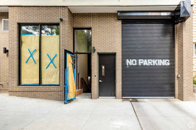 Building Photo - 1000 Lorimer St