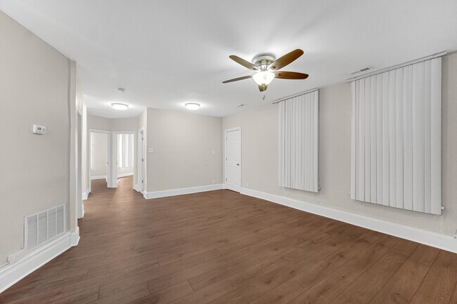 Foto del edificio - 6424 S Ingleside Ave
