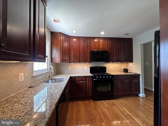 Foto del edificio - 4214 Evergreen Dr
