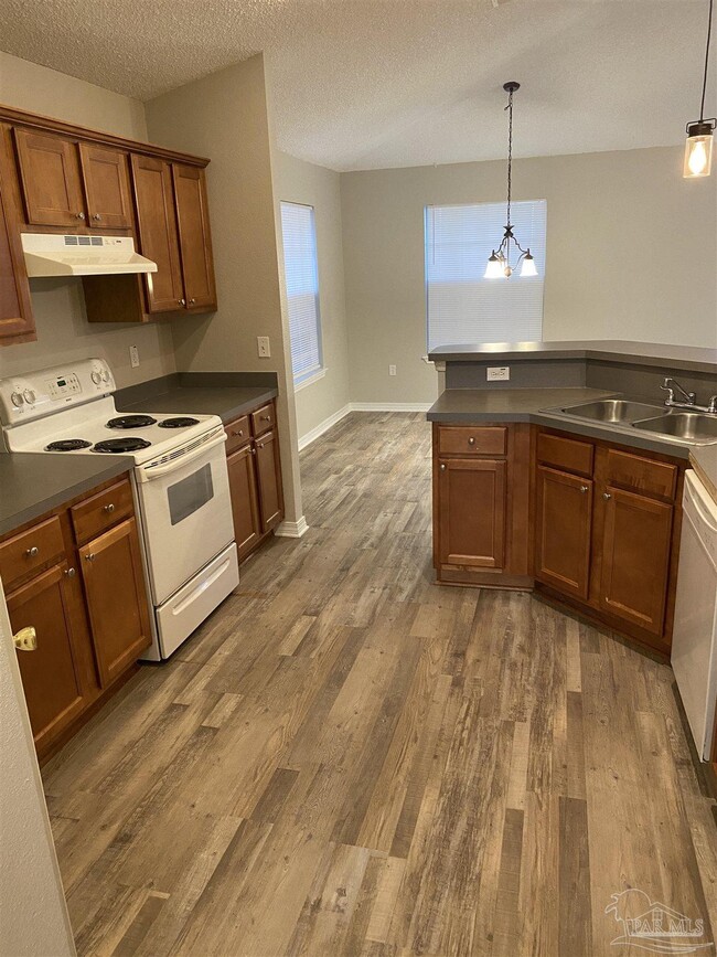 Building Photo - 5162 Brookside Dr