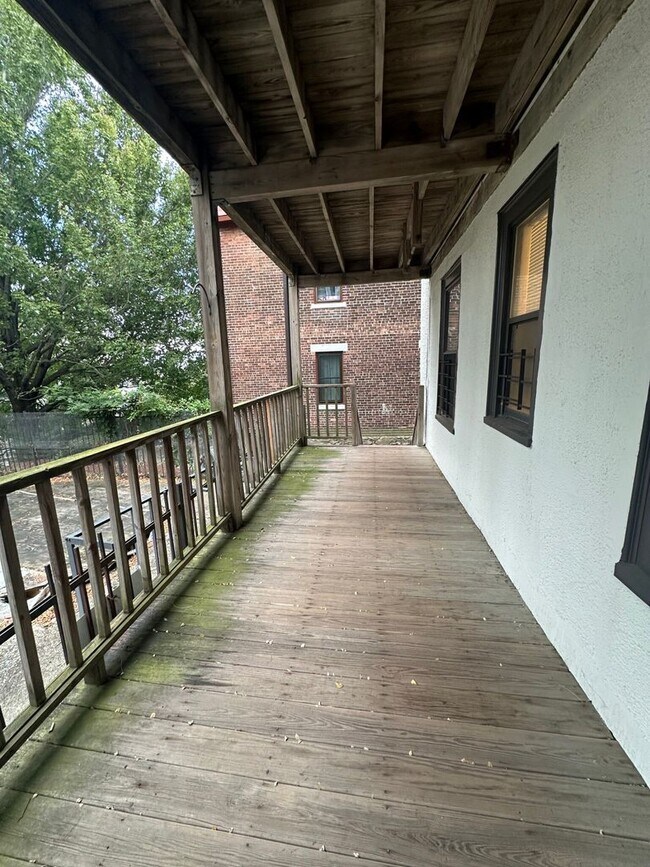 Foto del edificio - ALL/BRI Stylish & Cozy 2-bed w/H & HW + Pa...
