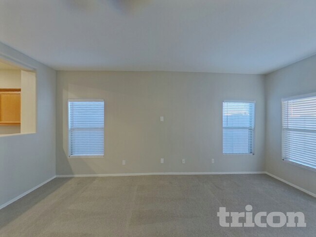 Foto del edificio - 42756 W Elizabeth Ave