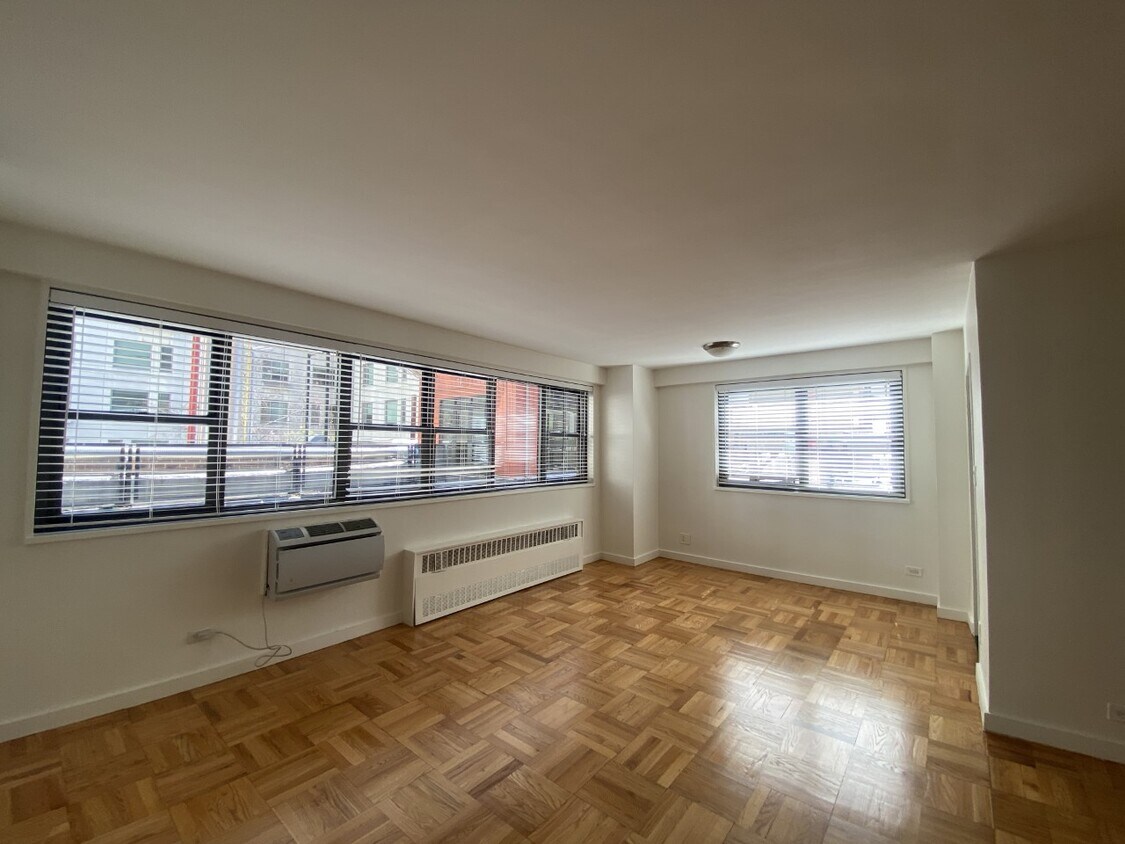 Primary Photo - 114 E 16th St