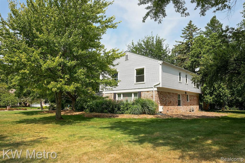 30876 Lincolnshire E, Beverly Hills, MI 48025 House Rental in Beverly