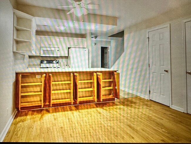 Building Photo - 38 Lakeshore Ln