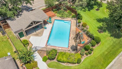 Building Photo - 12818 Chamberlain Dr