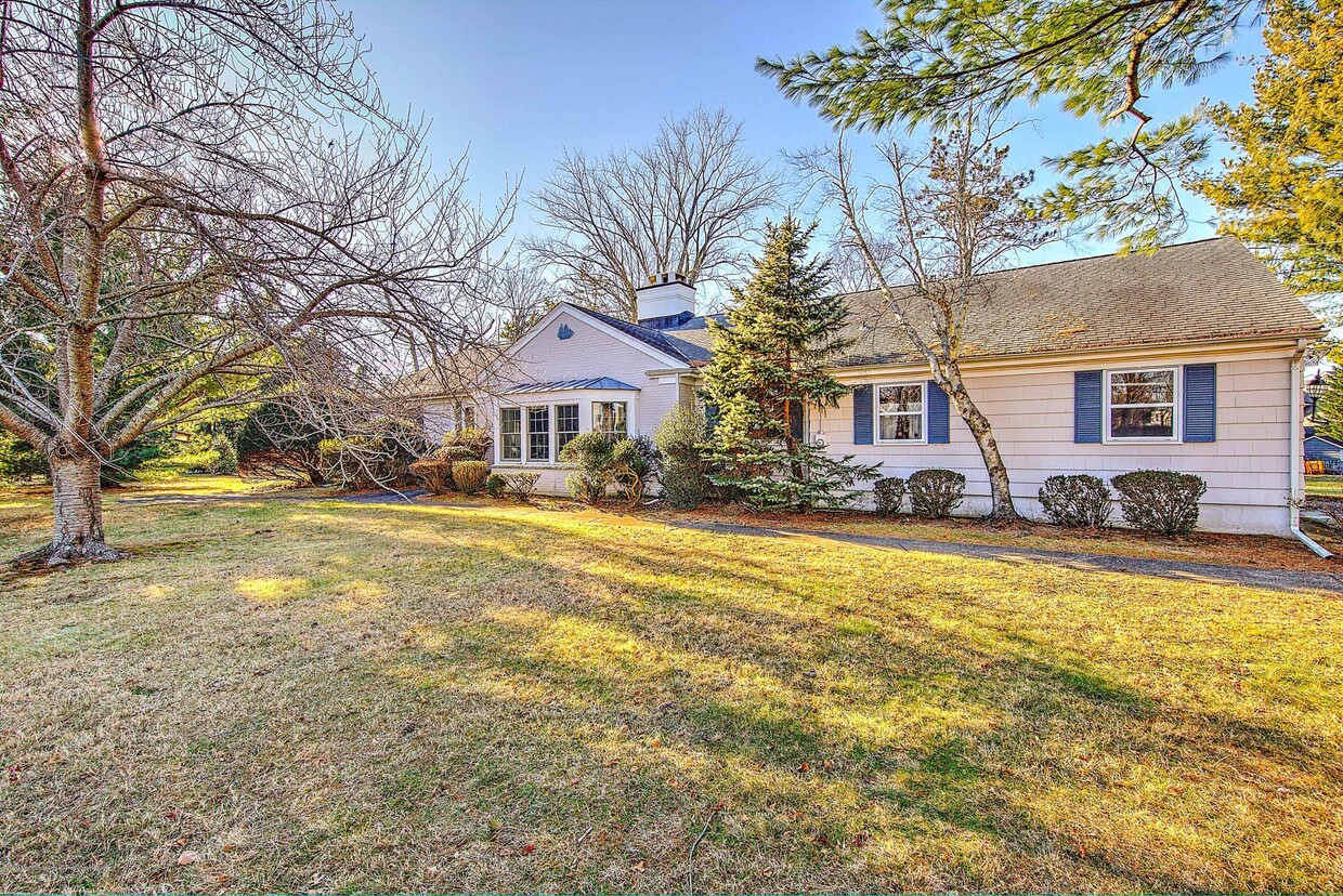 Primary Photo - 8 Tyson Ln