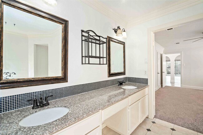 Foto del edificio - 16054 Hidden Acres Dr