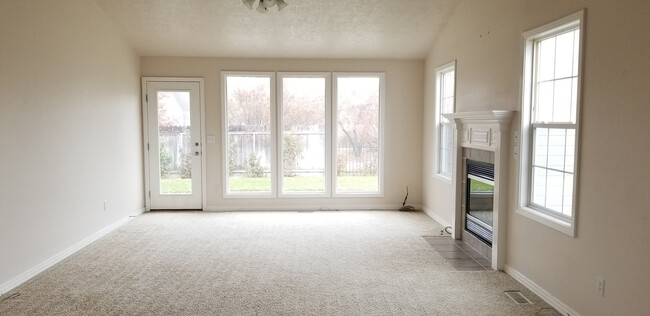 Building Photo - Very nice Meridian Home