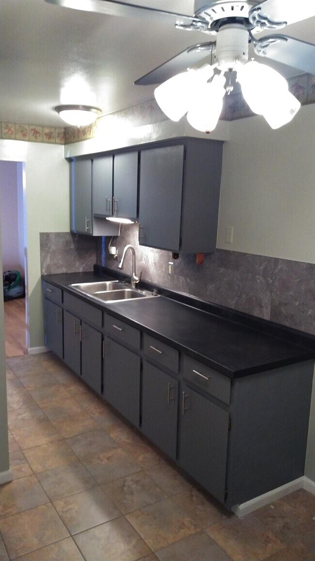Foto del edificio - 530 Terrace Ln N