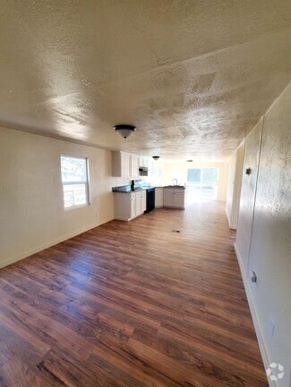 Building Photo - 866 Riverside Dr