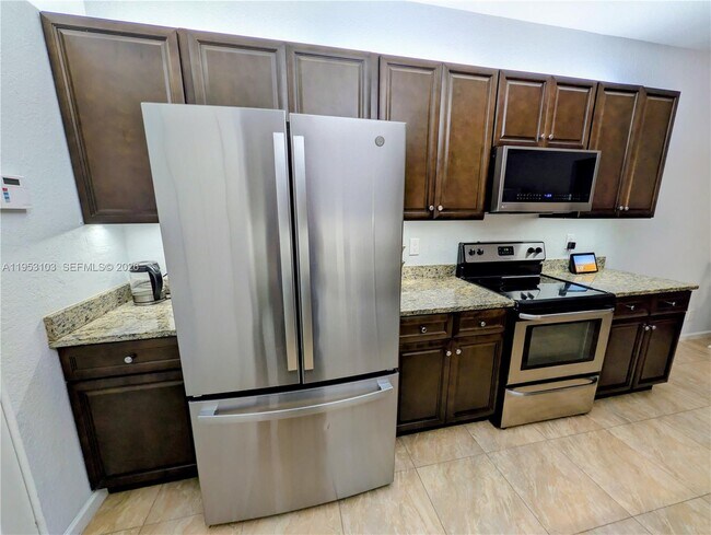 Foto del edificio - 3561 Forest Hill Blvd