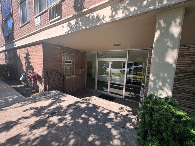 Foto del edificio - 7120 N Sheridan Rd