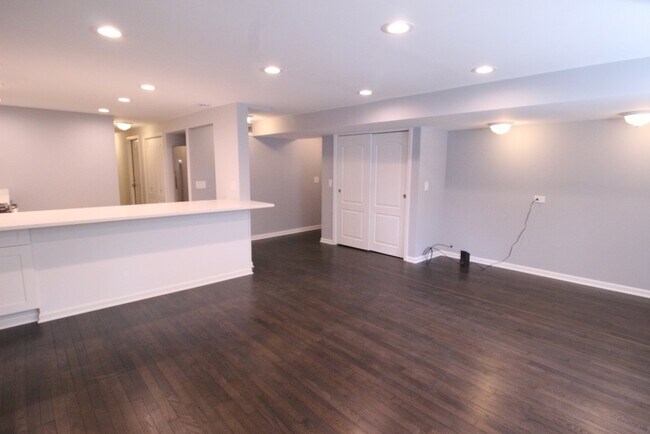 Building Photo - 6210 N Talman Ave