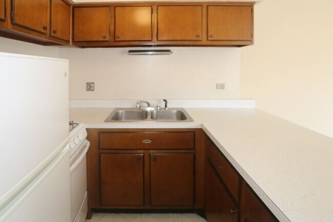 Foto del edificio - 675 W Wrightwood Ave