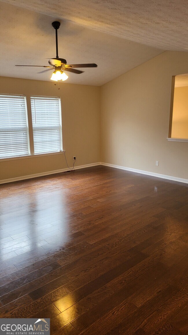 Building Photo - 2727 Manor Cove