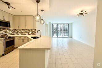 Building Photo - 801 Brickell Key Blvd