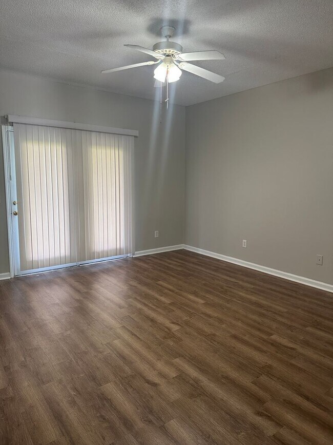 X102 - X102 Apartment
