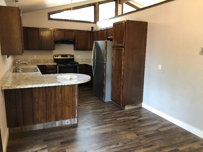 Foto del edificio - 181 Erickson Ct E