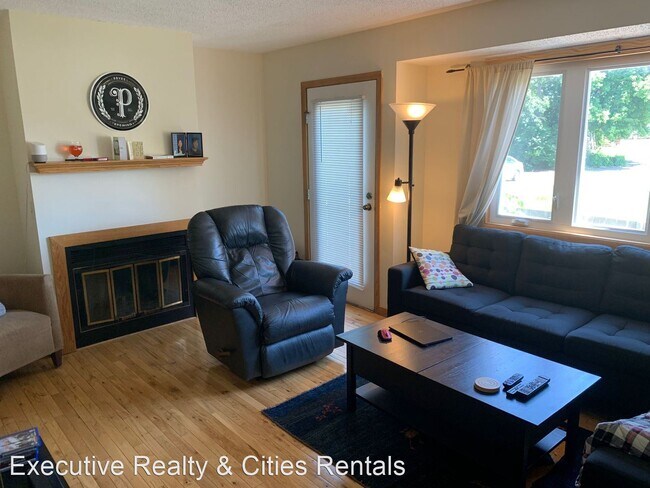 Foto del edificio - 3 br, 1.5 bath House - 890 Hunt Place