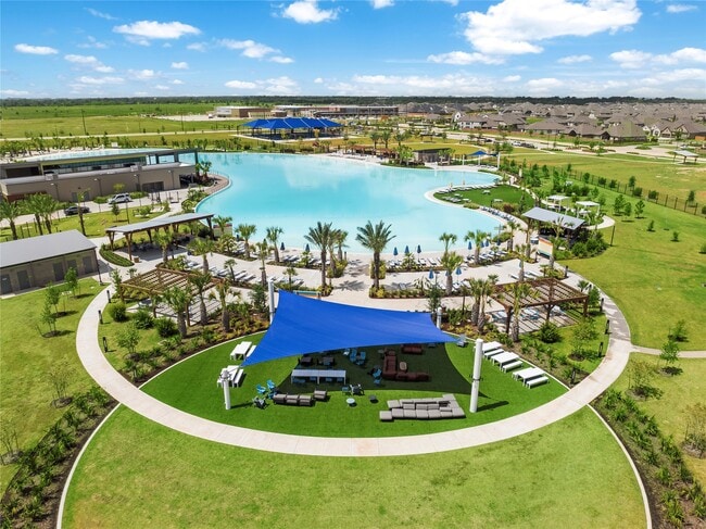 Building Photo - 27039 Blue Pool Dr