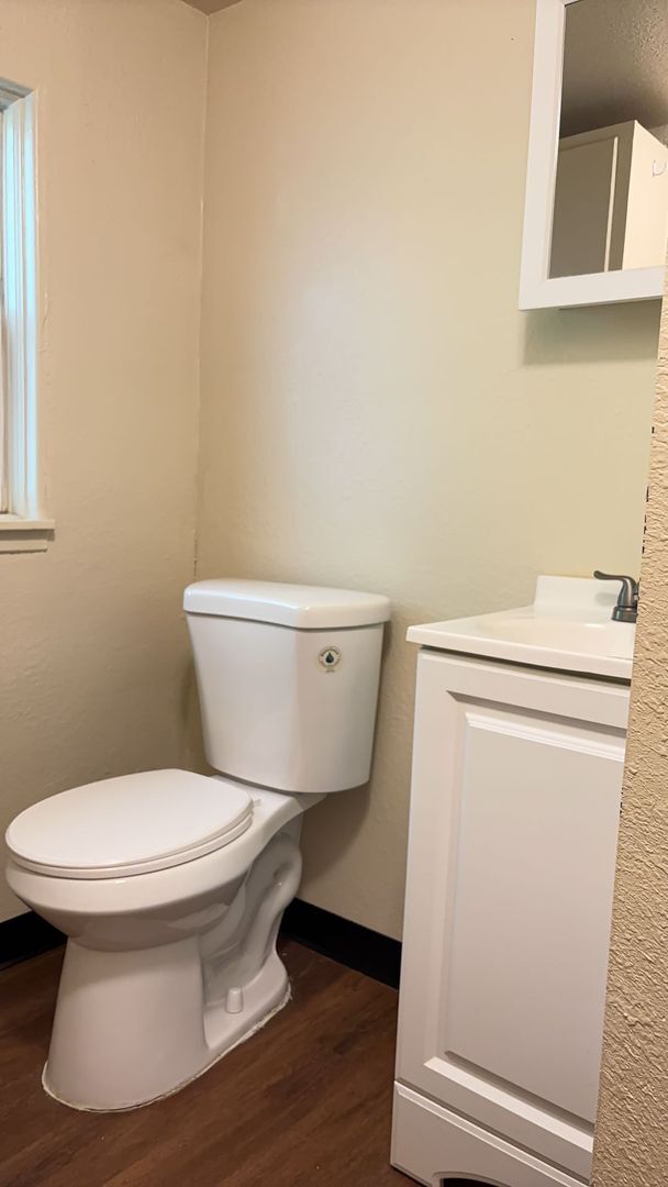 Foto del edificio - FREE PETS & UTILITIES BUNDLED! Walk to School of Mines from this Prime 2BR Golden Apt