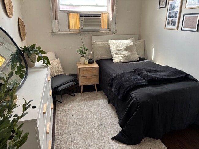 Building Photo - 2805 Stratford - Amazing location one block from University of Cincinnati