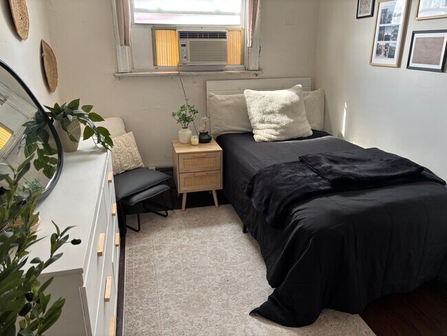 Foto del edificio - 2805 Stratford - Amazing location one block from University of Cincinnati