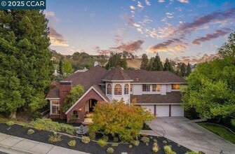 Building Photo - 3109 Stonegate Dr