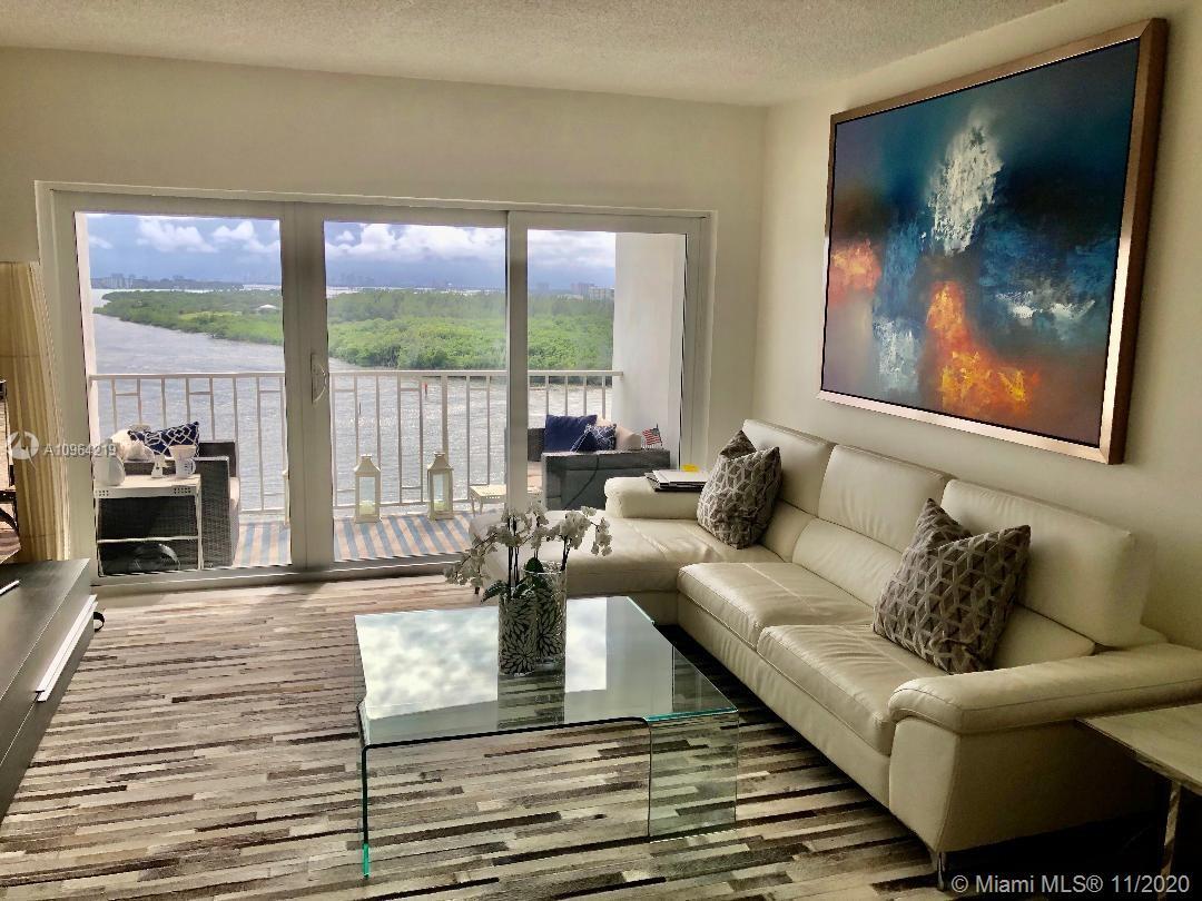 Primary Photo - 300 Bayview Dr