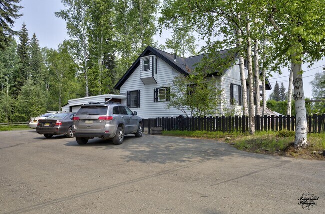 Building Photo - 3264 Jarvis Ave