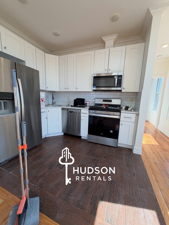 373 Avenida Danforth 404 - 369 Danforth Ave