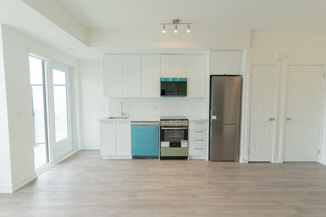 Photo du bâtiment - 851-851 Sheppard Ave W