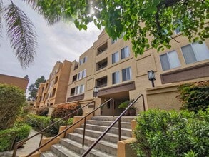 Building Photo - 8889 Caminito Plaza Centro
