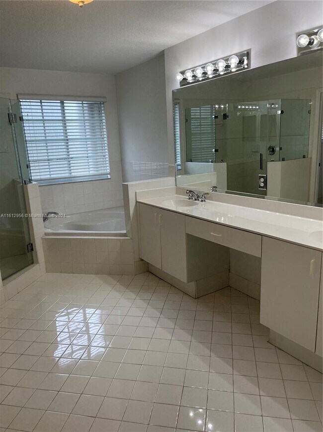 Foto del edificio - 11345 NW 72nd Ln