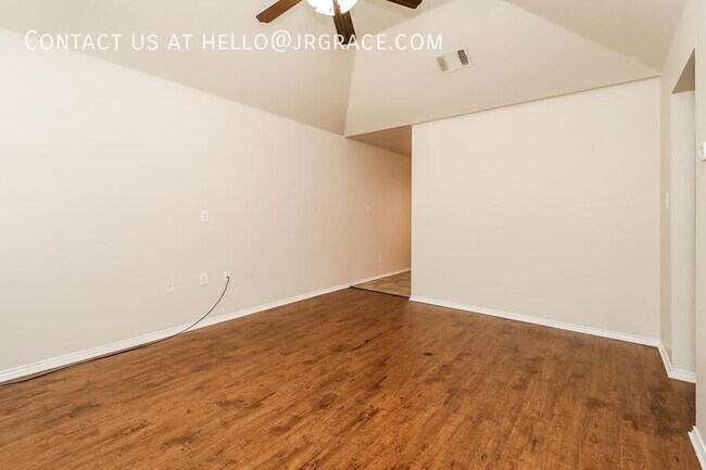Foto del edificio - 136 Stewart Bend Ct
