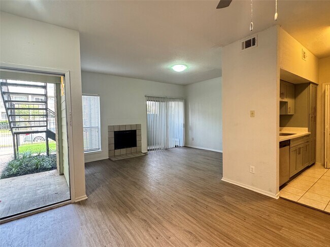 Foto del edificio - 6602 Harbor Town Dr