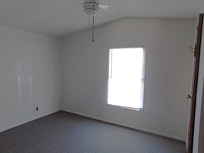 Building Photo - 114 Colonial Ct