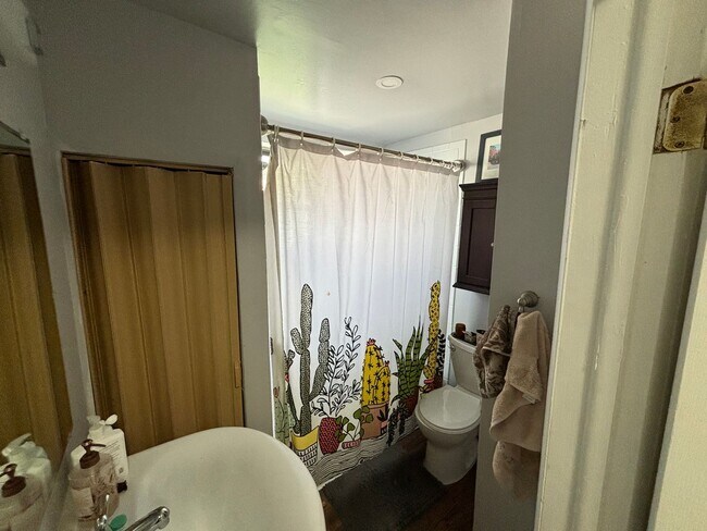 Building Photo - Newly Renovated Single Family Home East Pa...