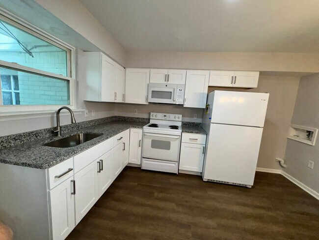 Foto del edificio - 6176 Edward St