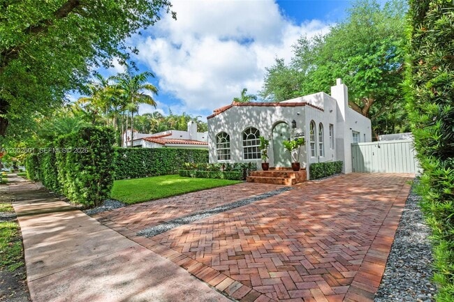 Building Photo - 1502 El Rado St