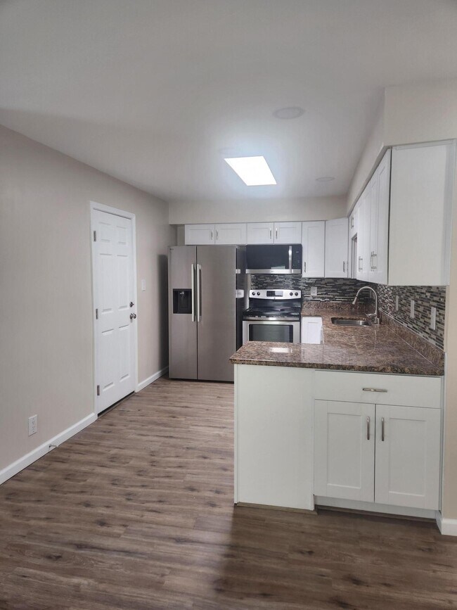 Foto del edificio - 6051 Staubach Ave NW