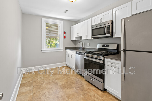 Foto del edificio - 1111 Elm Ridge Ave