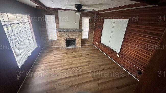 Building Photo - $995 - 3 bed 1 bath - Single Family Home